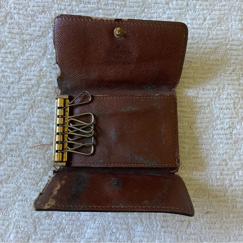 Louis Vuitton Monogram Key Holder - Picture 3 of 8